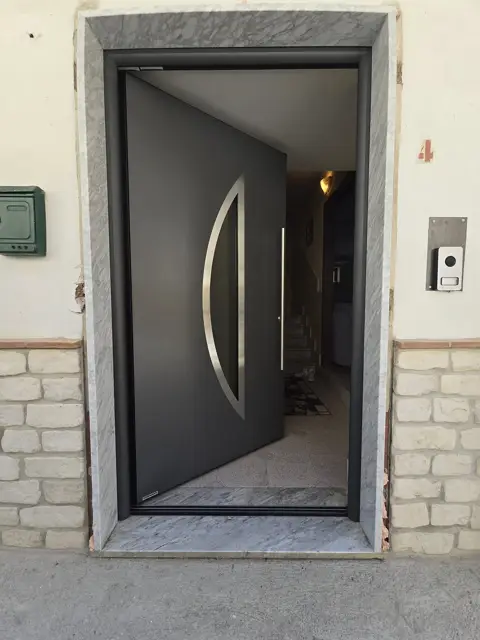 Portoncino d'ingresso installato da Expert Design – foto 4
