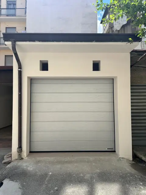 Porta sezionale da garage installata da Expert Design – foto 4