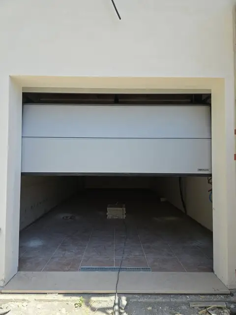 Porta sezionale da garage installata da Expert Design – foto 1