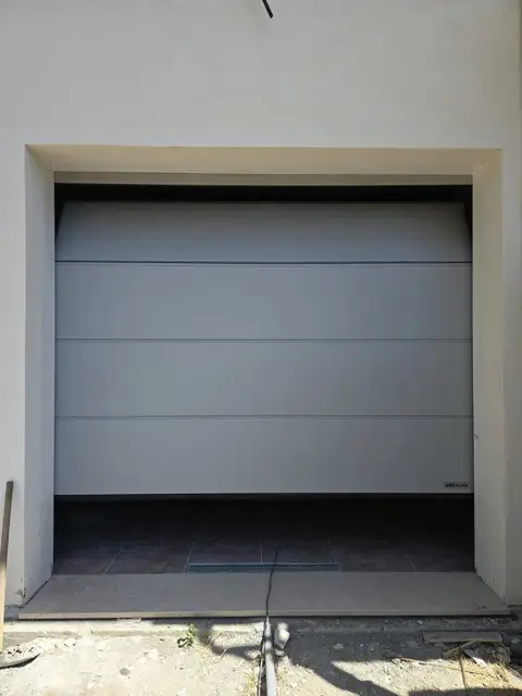 Porta sezionale da garage installata da Expert Design – foto 2