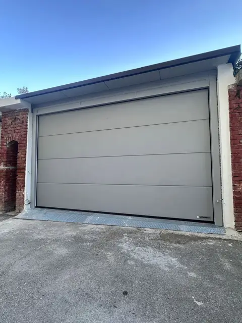 Porta sezionale da garage installata da Expert Design – foto 8